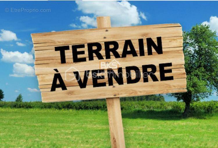 Terrain à MENESPLET