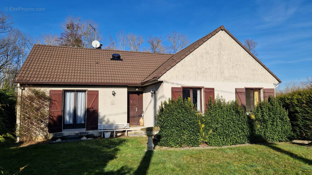 Maison à CHARBUY