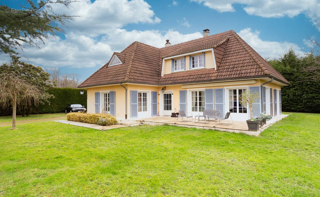 Maison à CREVECOEUR-EN-BRIE