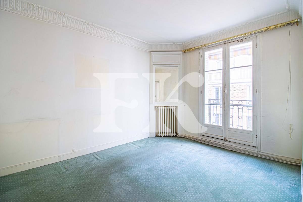 Appartement à PARIS-16E