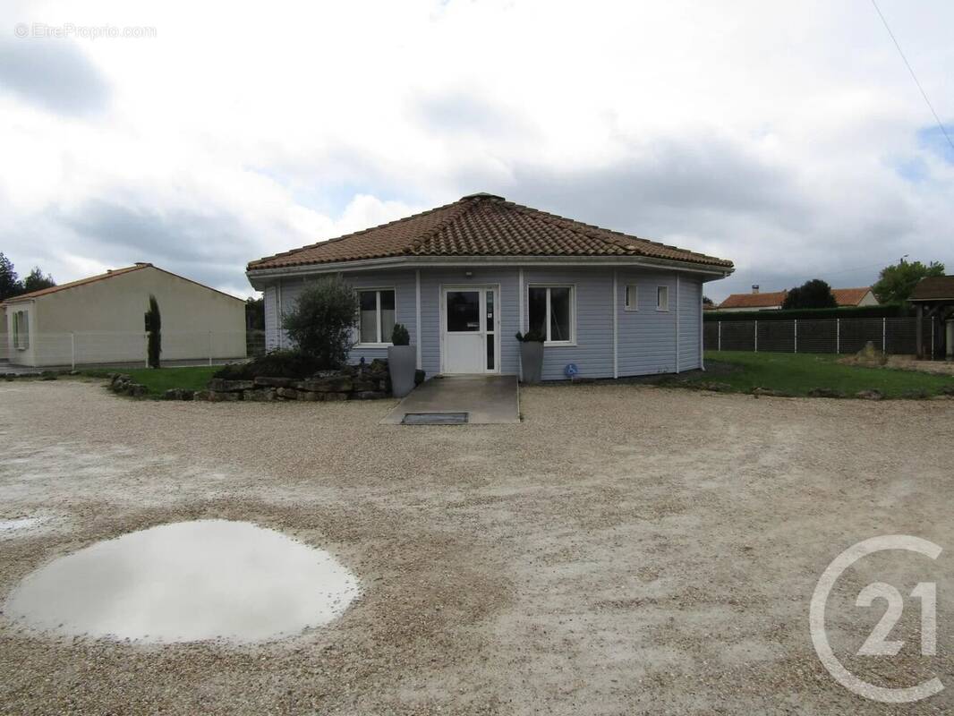 Maison à CHEF-BOUTONNE