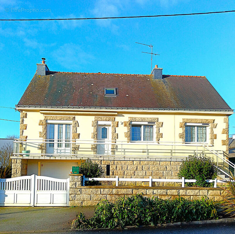 Maison à MALGUENAC