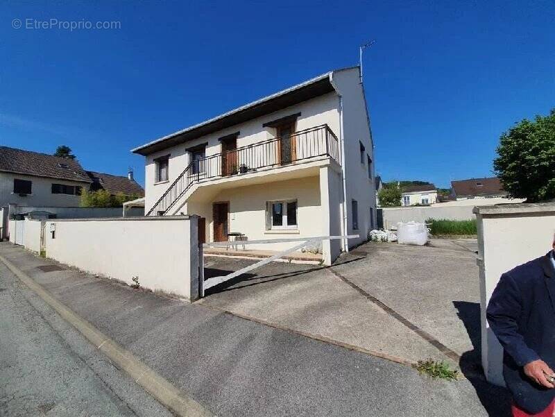 Appartement à LA VILLE-DU-BOIS