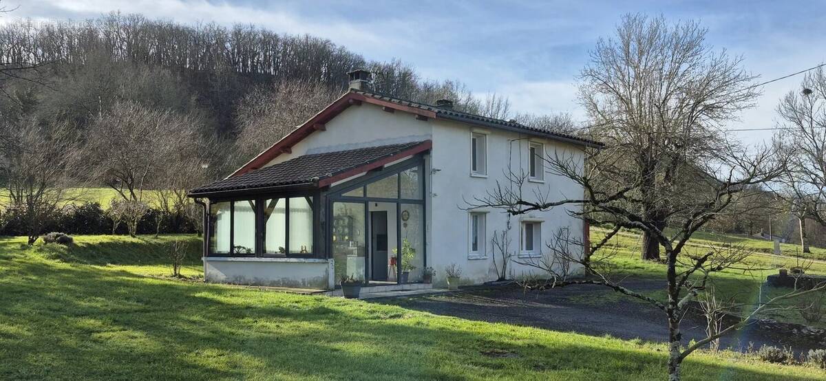 Maison à MONTAIGU-DE-QUERCY