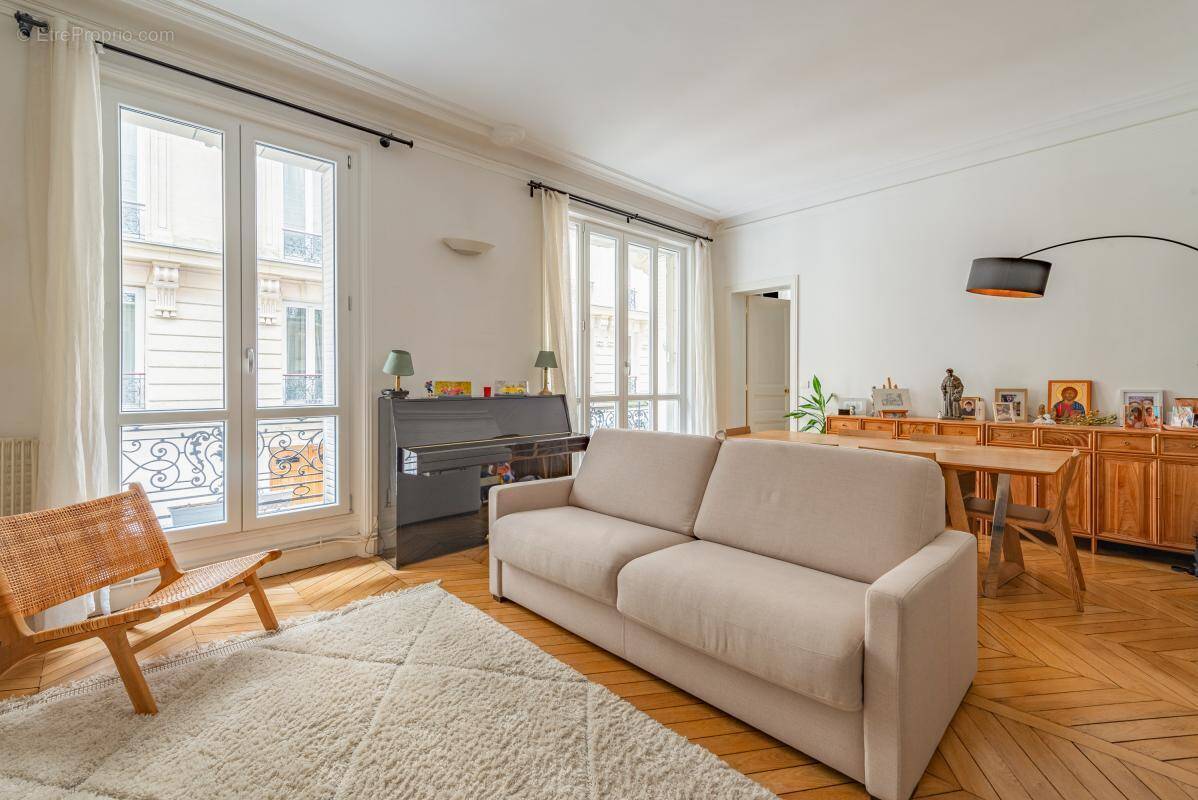 Appartement à PARIS-16E