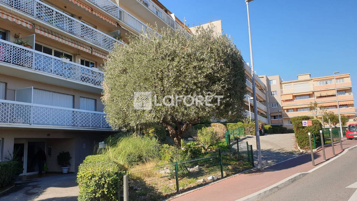 Appartement à SAINT-LAURENT-DU-VAR