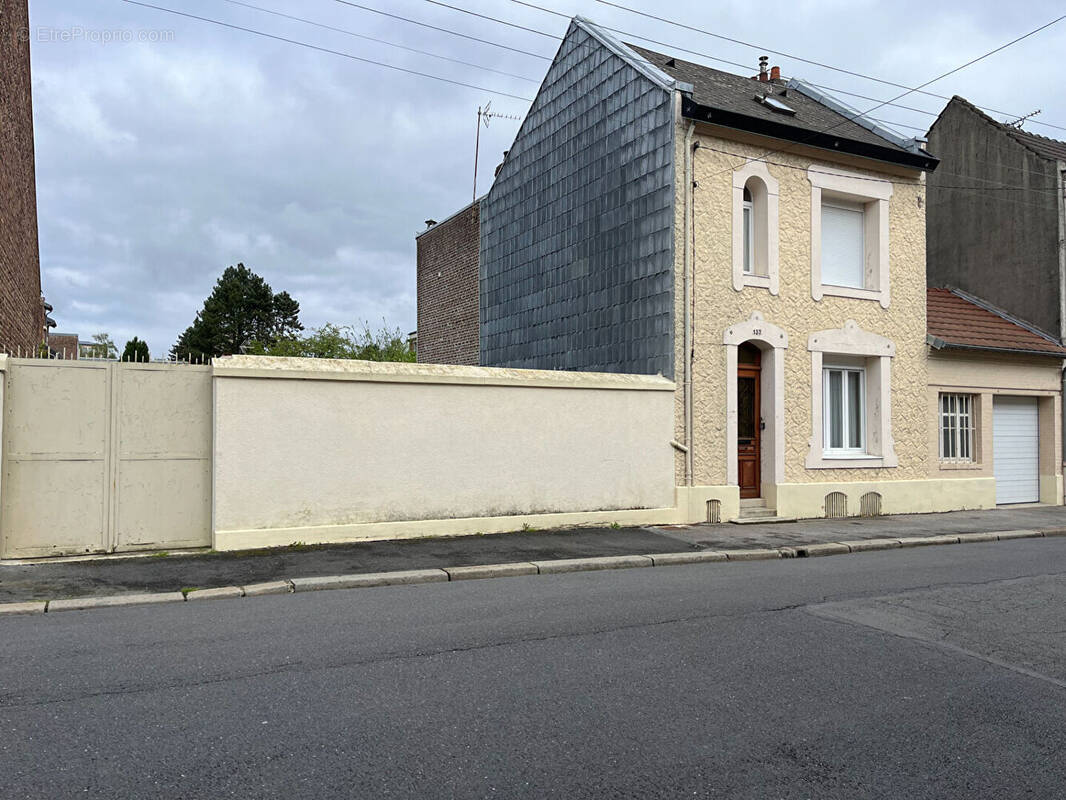 Maison à SAINT-QUENTIN