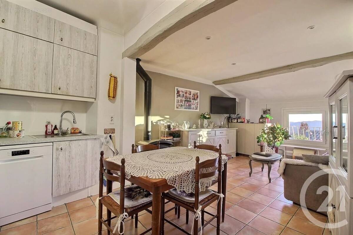 Appartement à CHATEAUNEUF-GRASSE