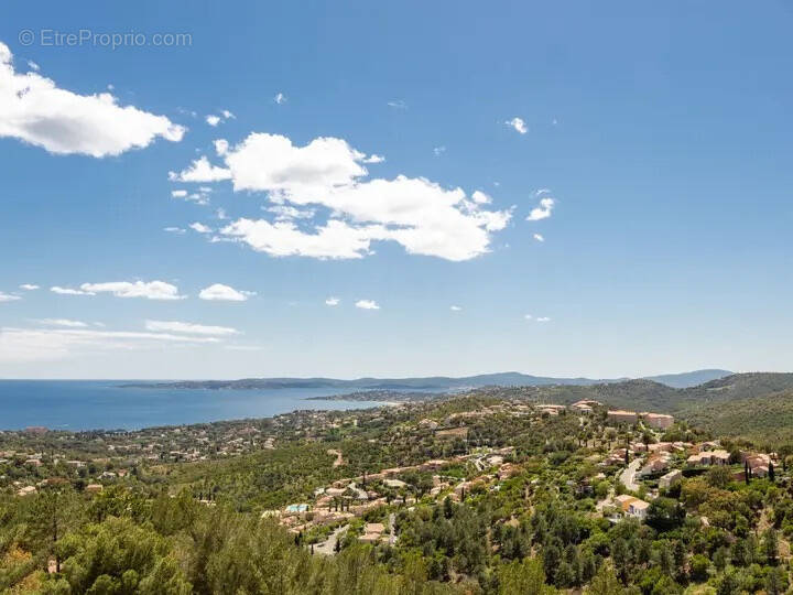 Appartement à ROQUEBRUNE-SUR-ARGENS