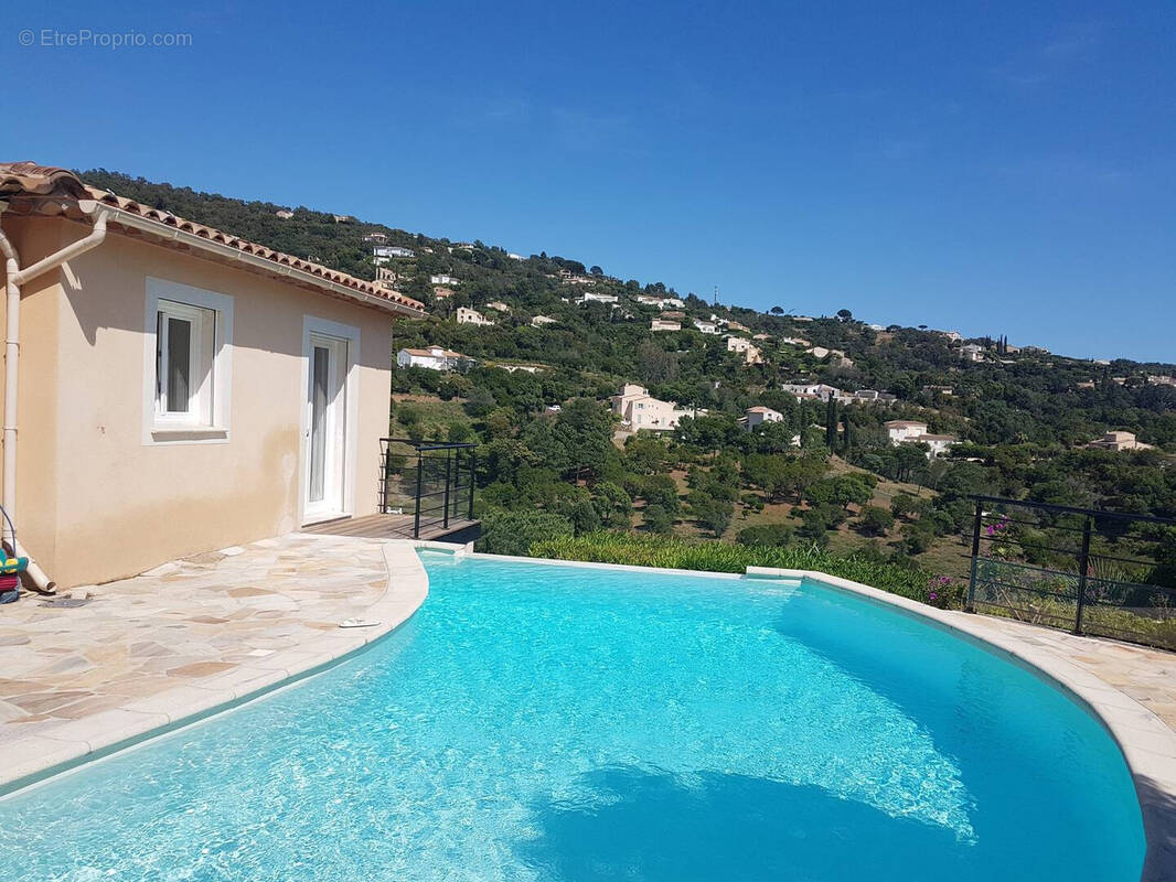 Maison à ROQUEBRUNE-SUR-ARGENS