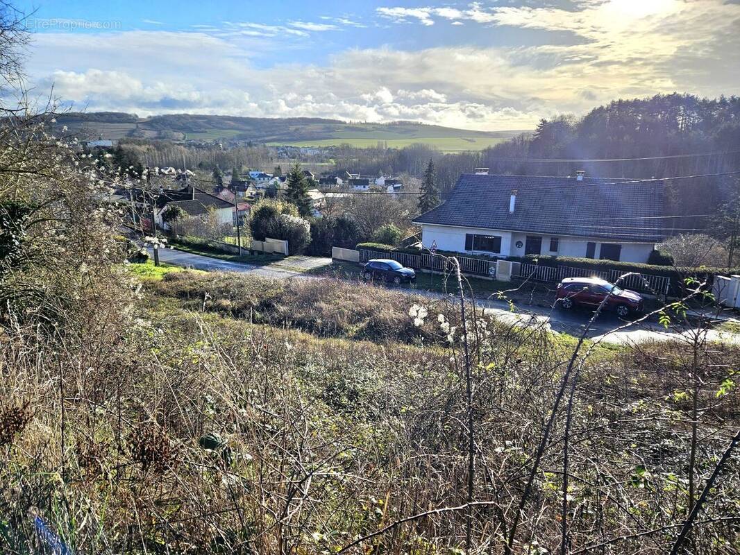 Terrain à VILLENEUVE-SUR-YONNE