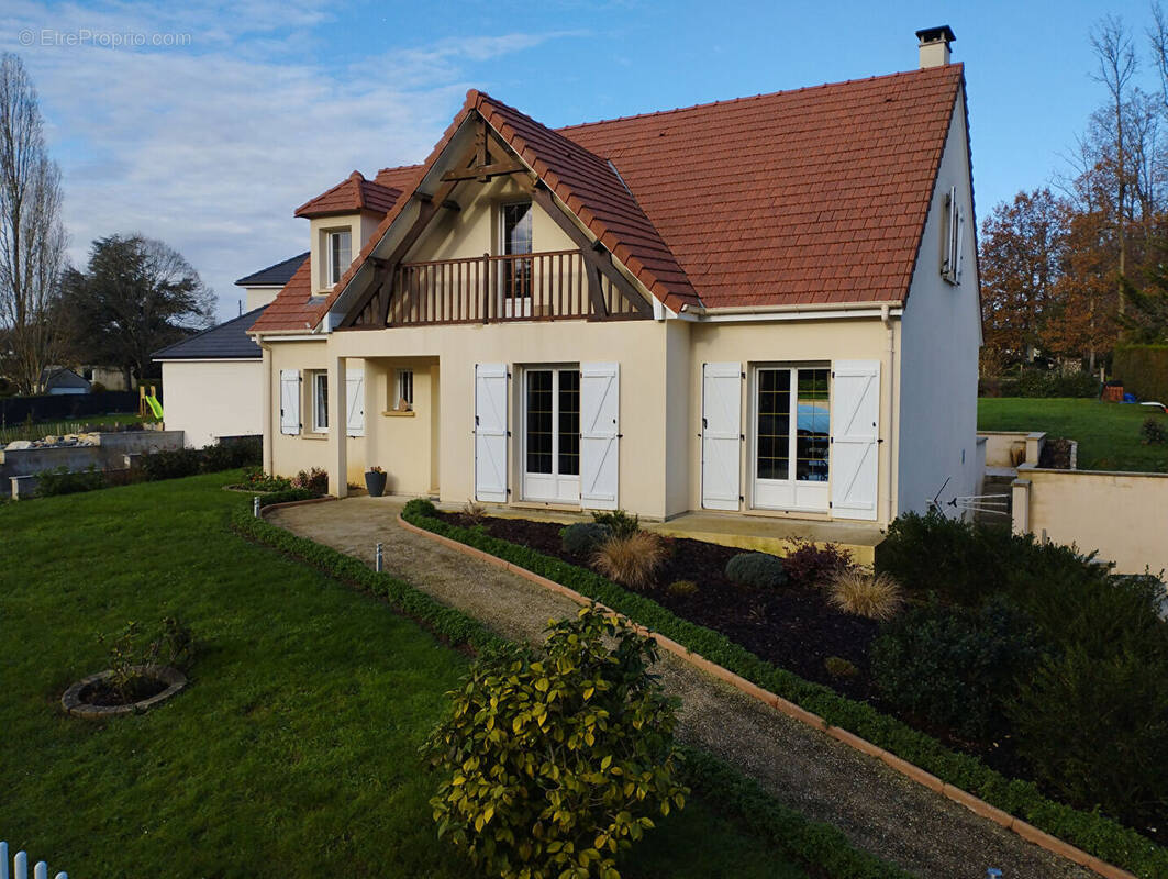 Maison à SAINT-SEBASTIEN-DE-MORSENT