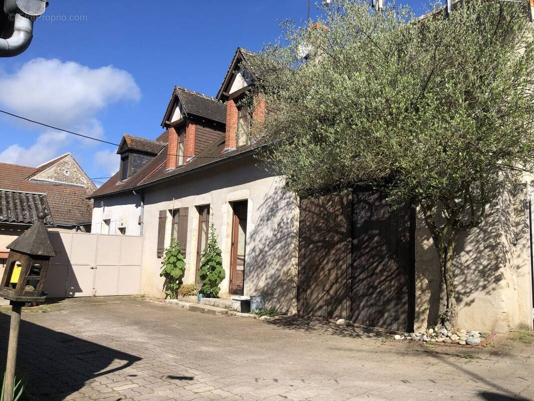 Maison à VILLEBAROU