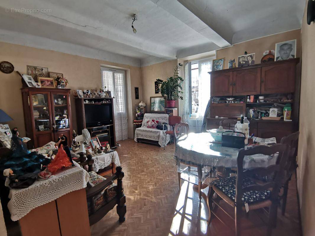 Appartement à TOURVES