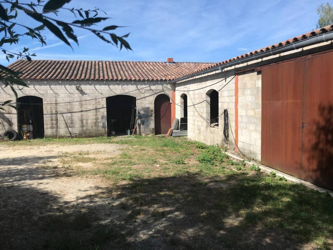 Maison à TREBONS-SUR-LA-GRASSE