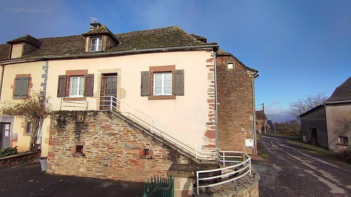 Maison à CLAIRVAUX-D&#039;AVEYRON