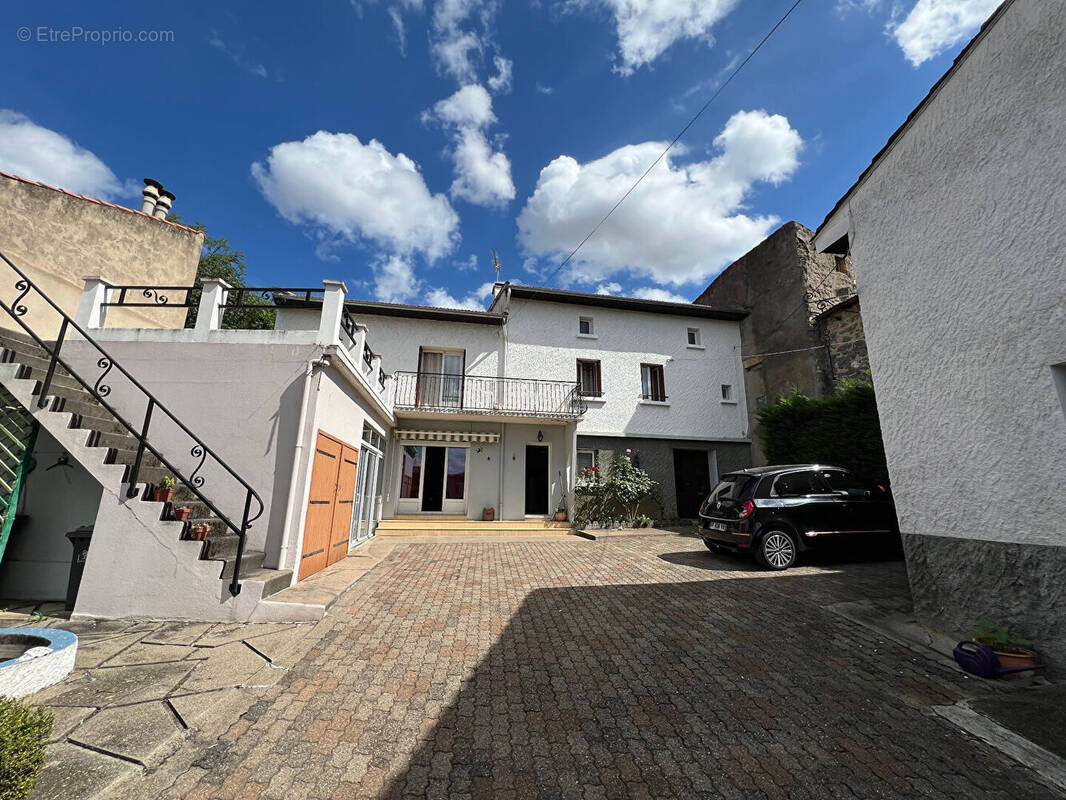 Maison à PERIGNAT-SUR-ALLIER