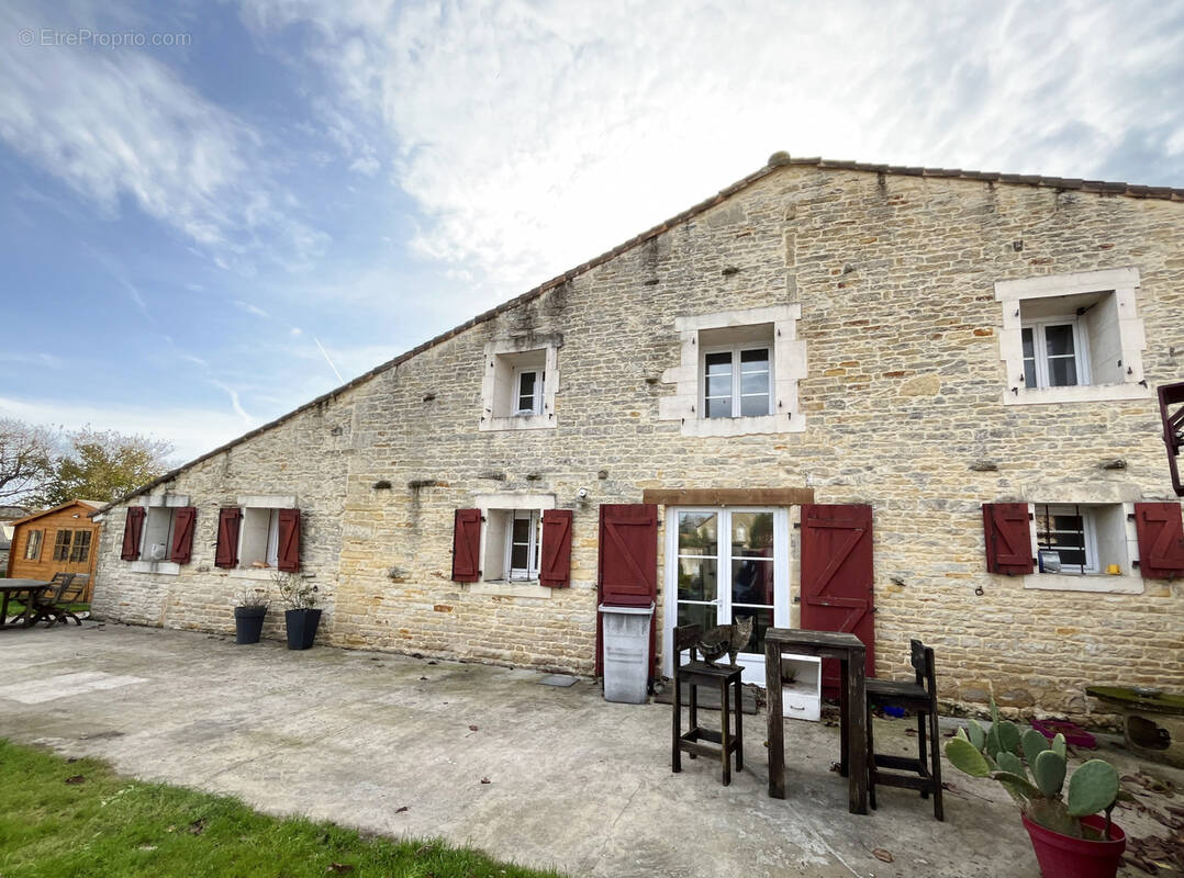 Maison à MAUZE-SUR-LE-MIGNON