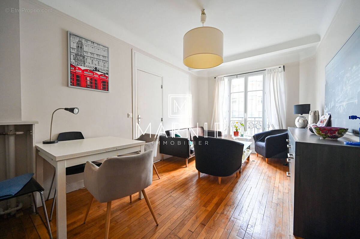 Appartement à PARIS-16E