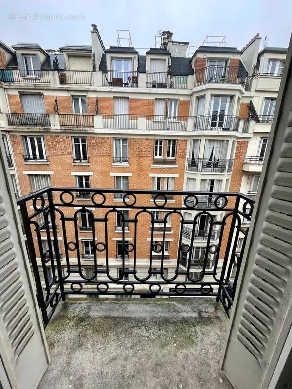 Appartement à PARIS-16E