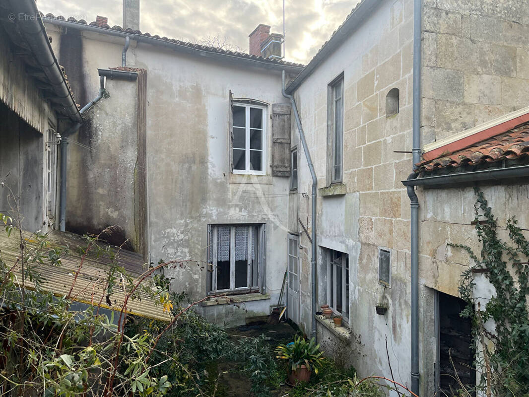 Maison à FONTENAY-LE-COMTE