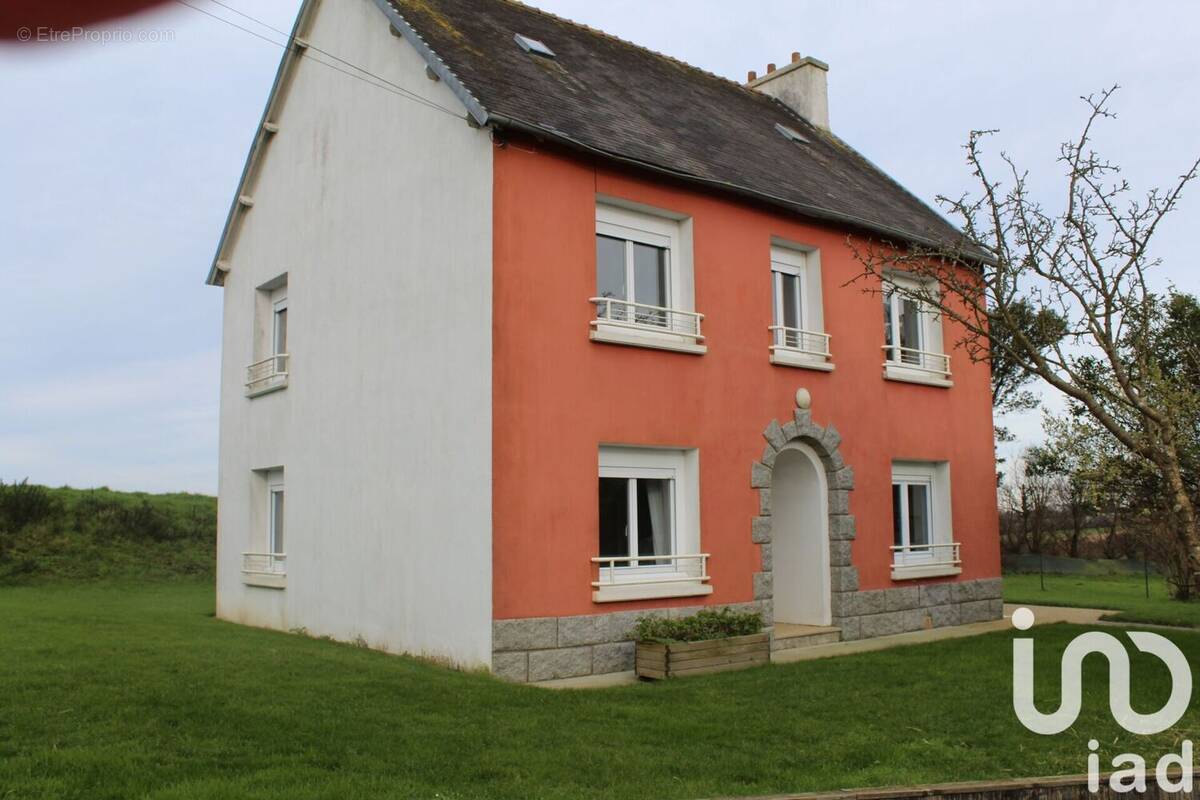 Photo 1 - Maison à PLOUNEVEZ-LOCHRIST