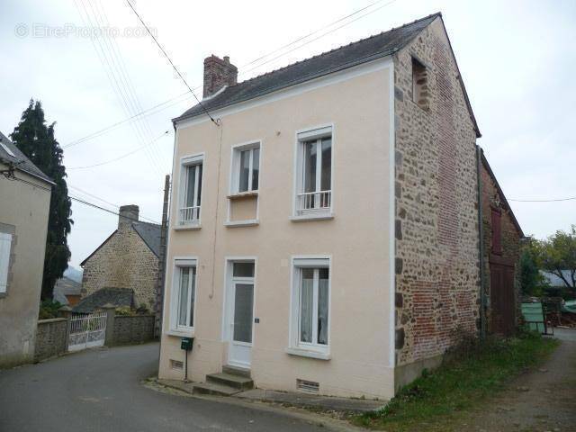 Maison à CHAMPGENETEUX