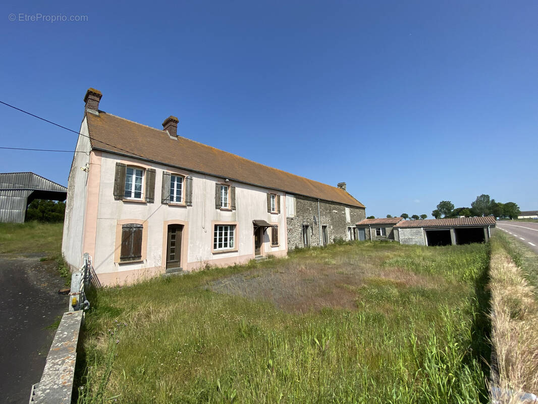 Maison à CROISILLES