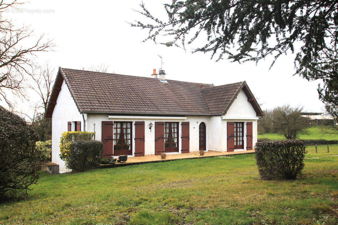 Maison à CHARRIN