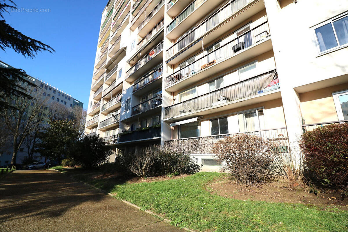 Appartement à FRESNES