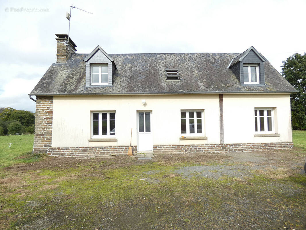 Maison à SAINT-HILAIRE-DU-HARCOUET