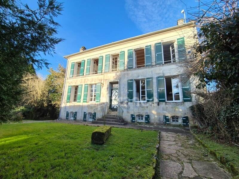 Maison à BUSSAC-SUR-CHARENTE