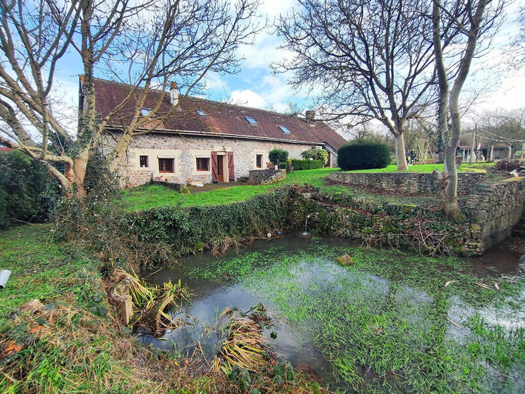 Maison à SAINT-SAUVEUR-DE-CARROUGES