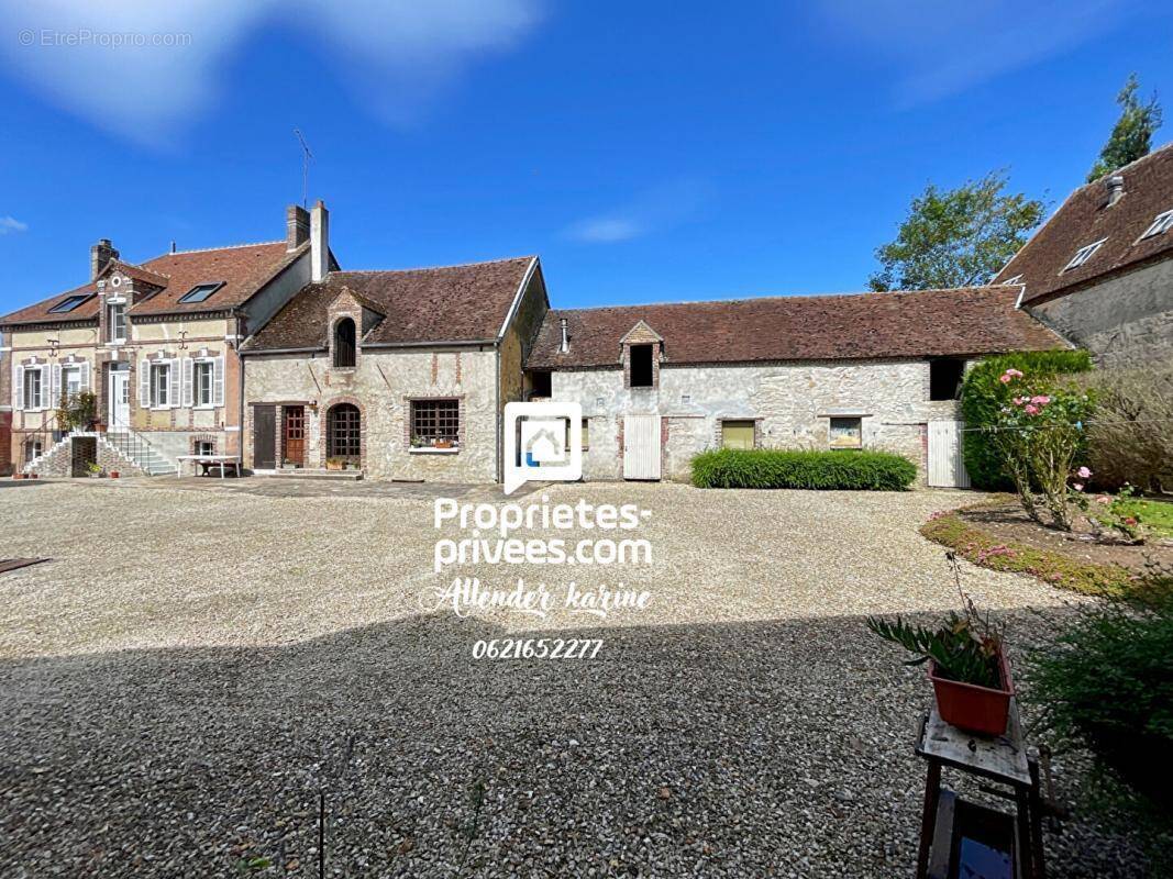 Maison à VILLENEUVE-L&#039;ARCHEVEQUE