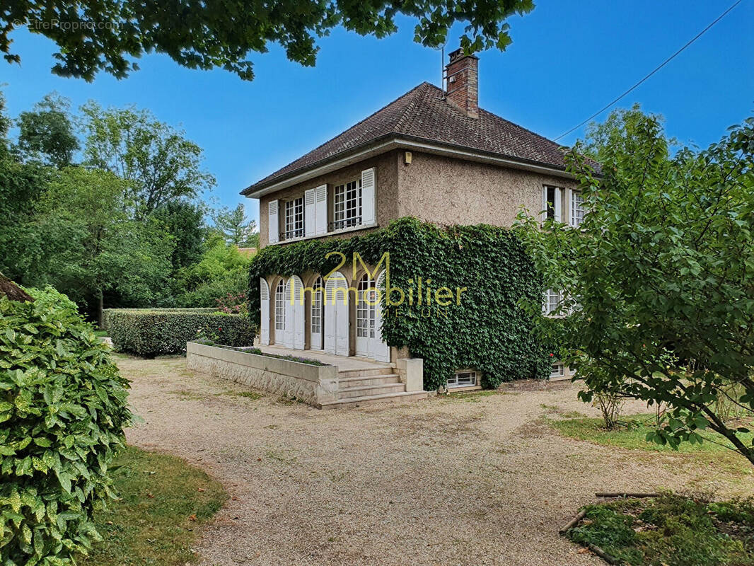 Maison à LE MEE-SUR-SEINE