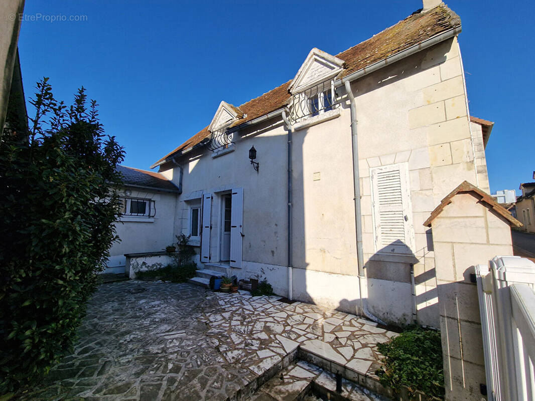 Maison à YZEURES-SUR-CREUSE