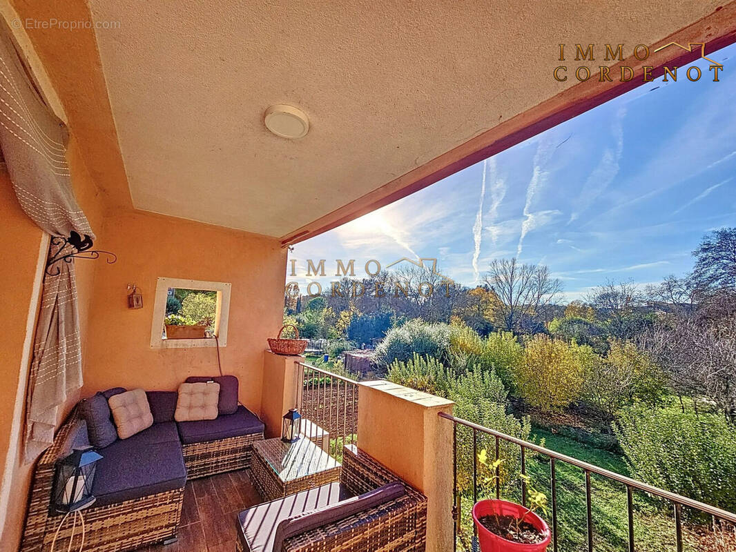 Appartement à FLASSANS-SUR-ISSOLE