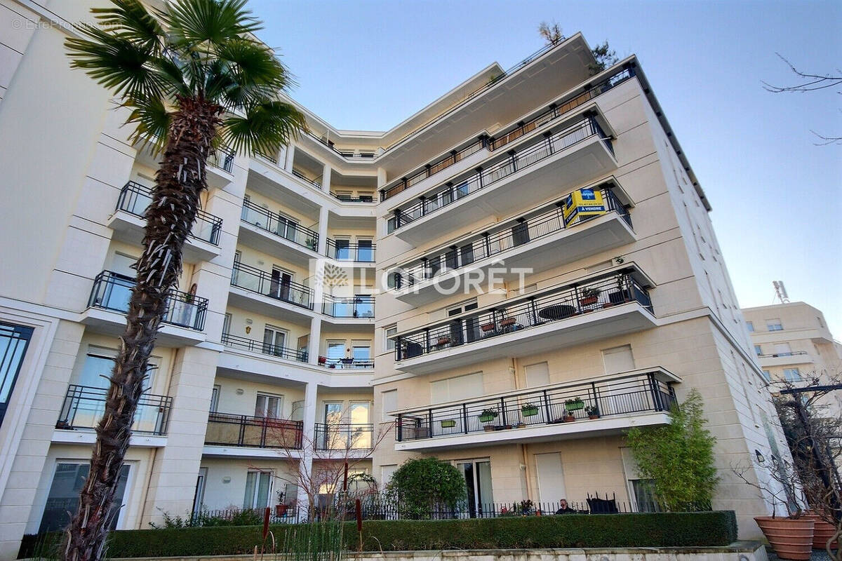 Appartement à COURBEVOIE