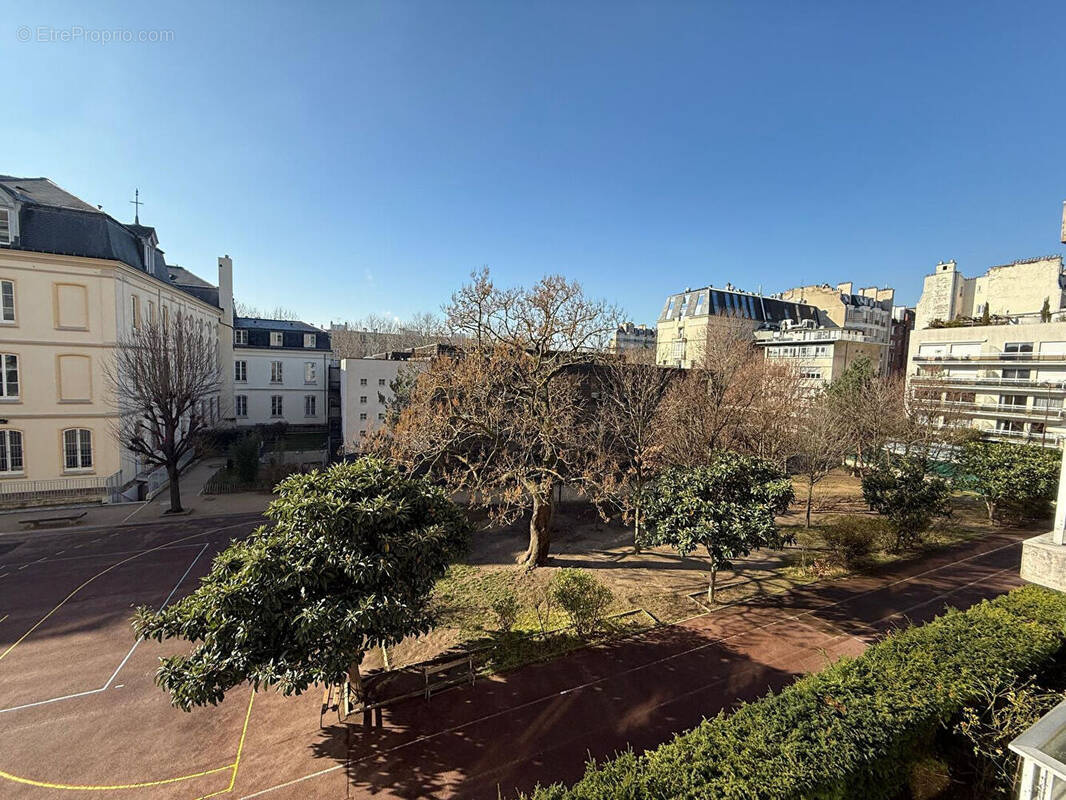 Appartement à NEUILLY-SUR-SEINE