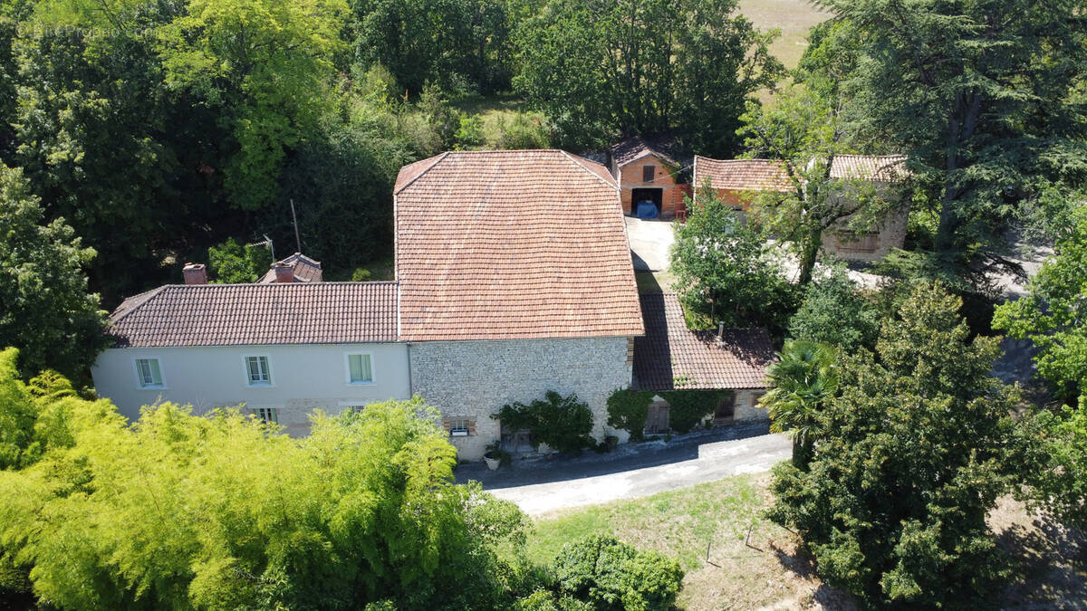 Maison à SAINT-AMANS-DE-PELLAGAL