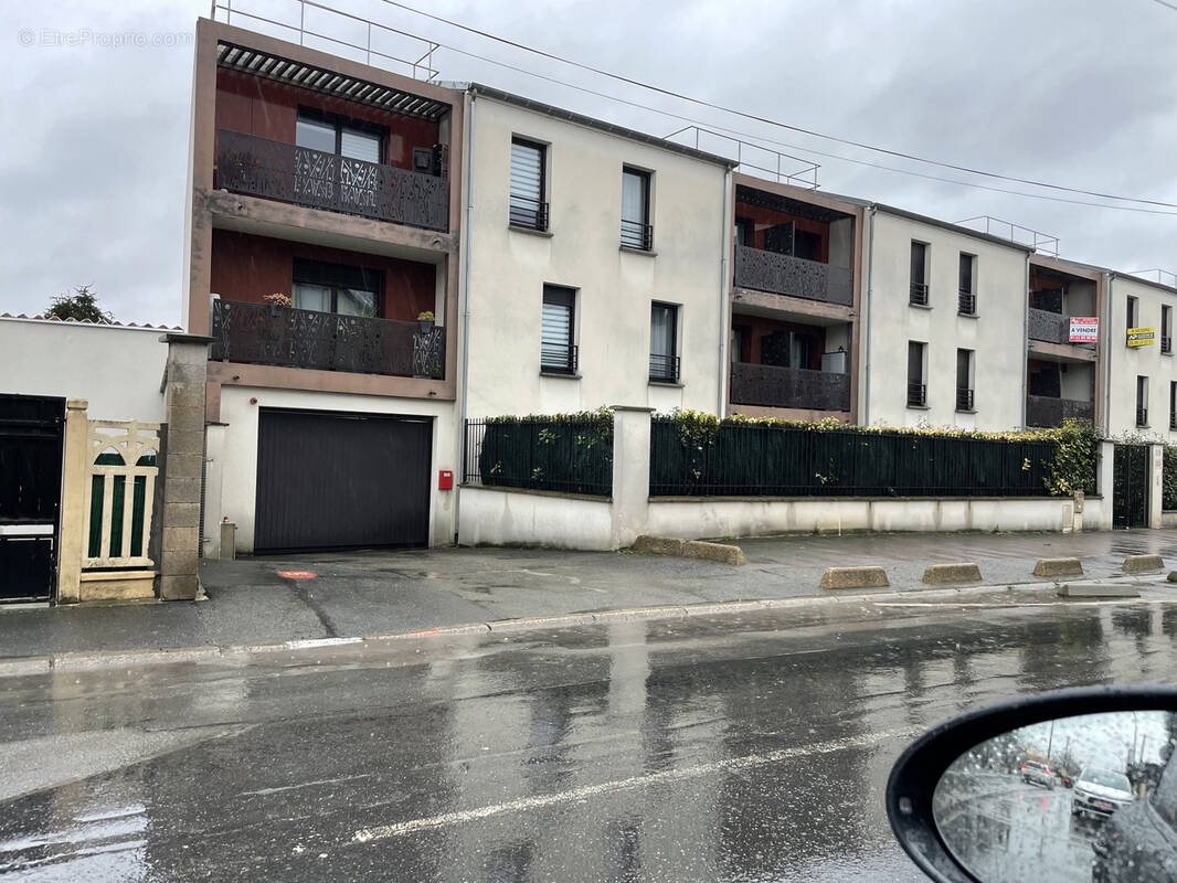 Parking à SARTROUVILLE