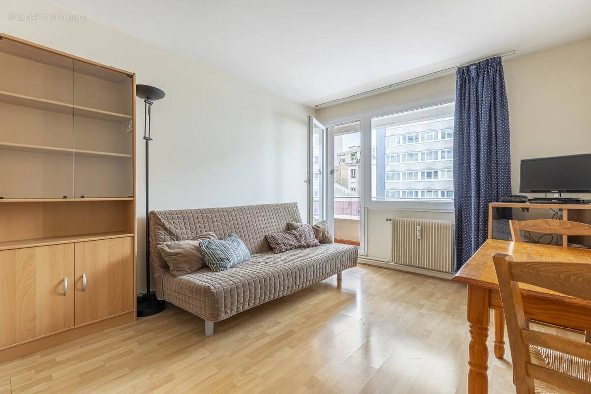 Appartement à PARIS-14E