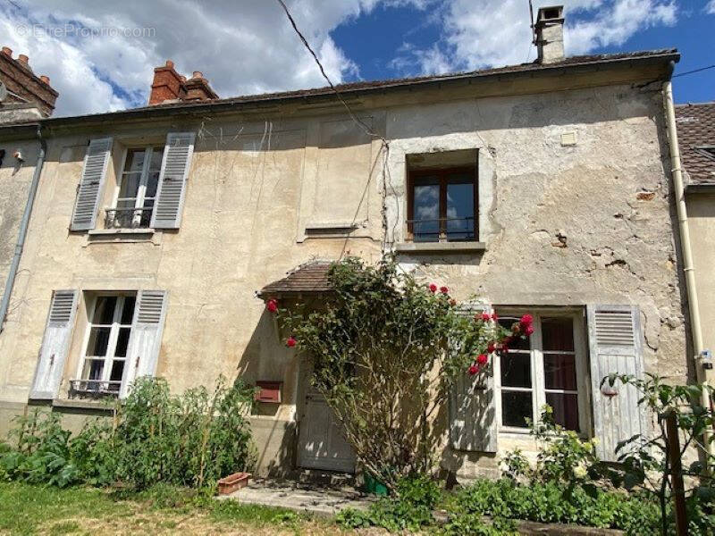 Maison à SAINT-CYR-SUR-MORIN