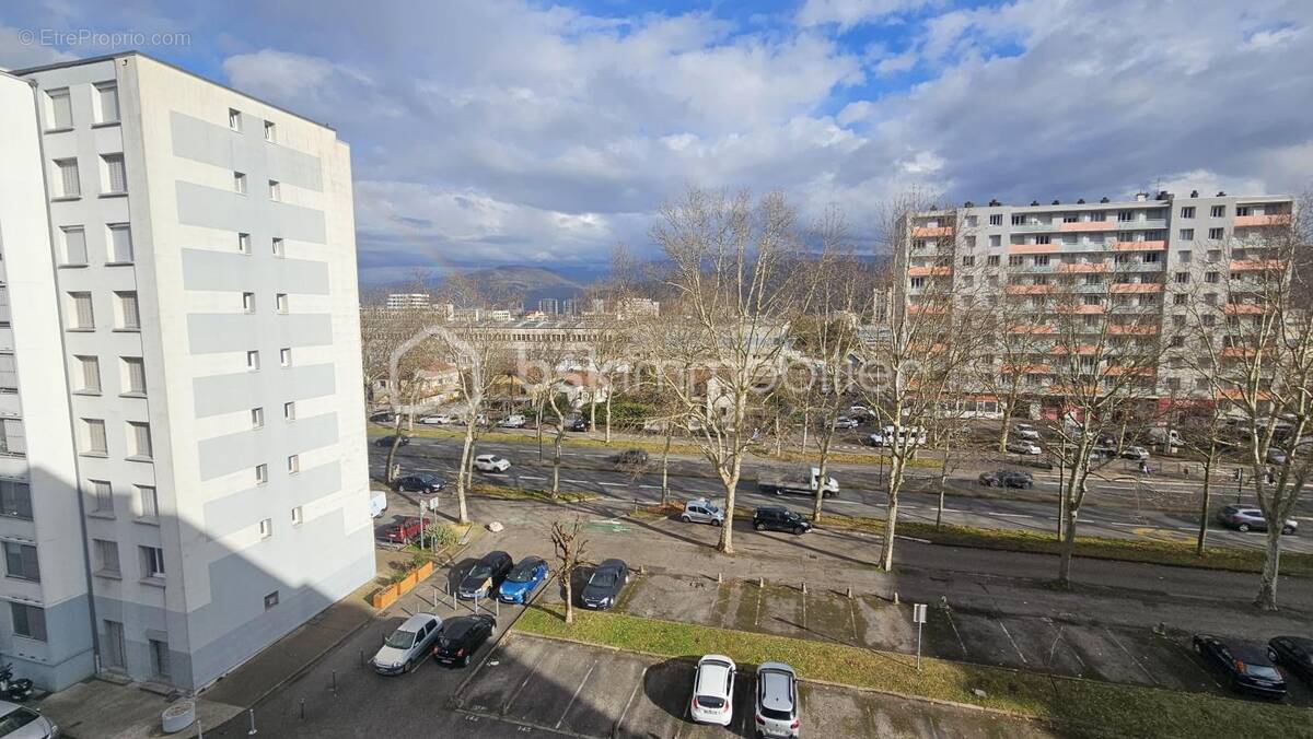 Appartement à LE PONT-DE-CLAIX