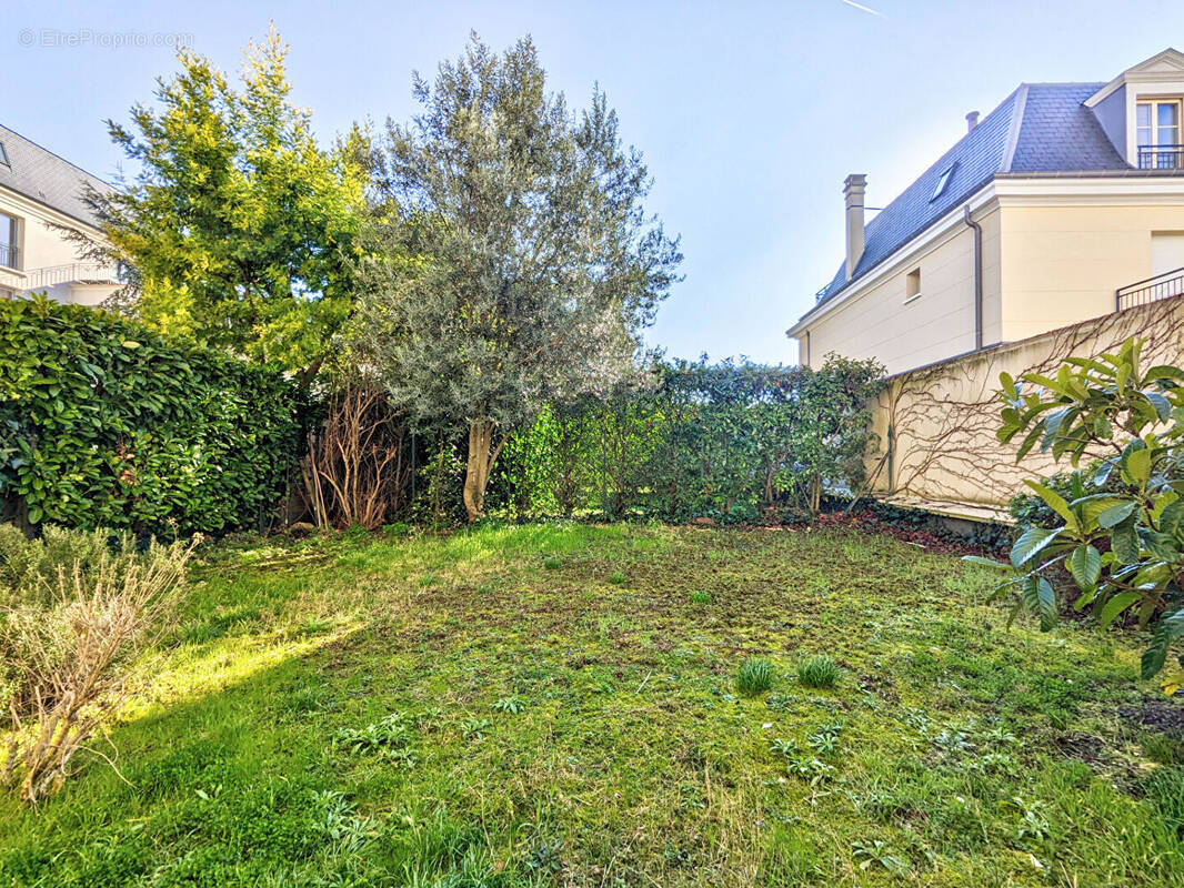 Appartement à LA GARENNE-COLOMBES