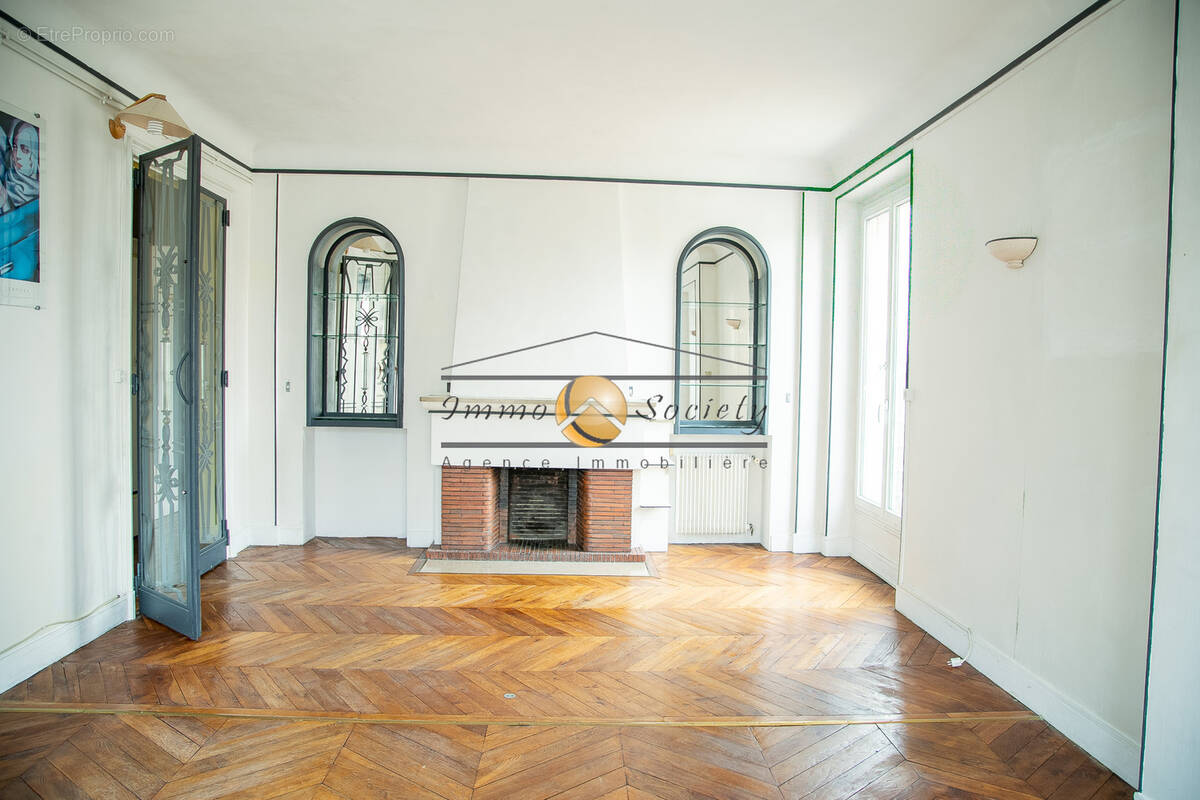 Appartement à PARIS-14E