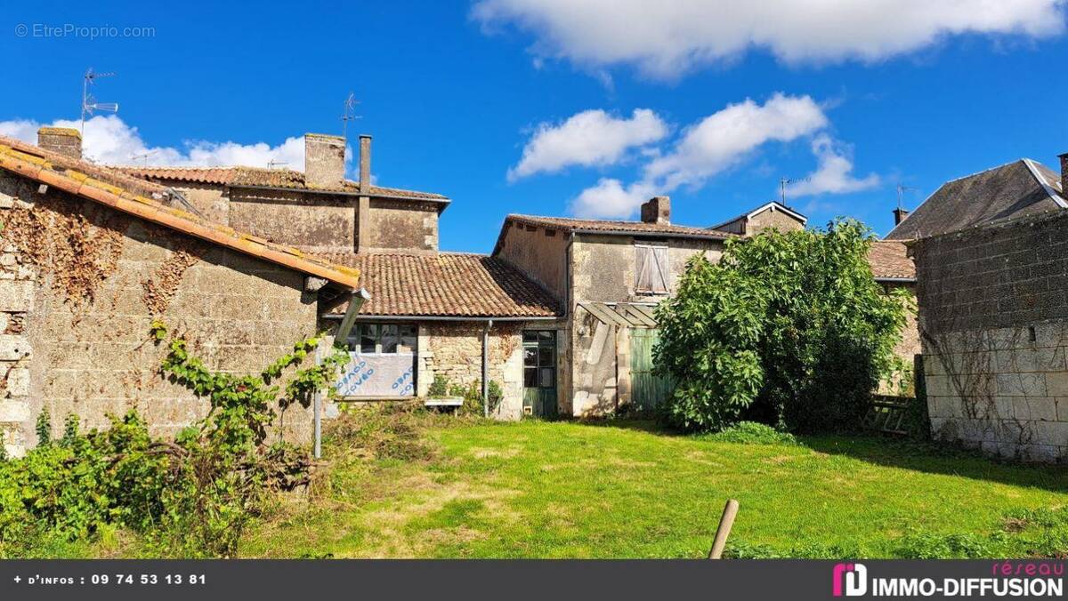 Appartement à MAZIERES-EN-GATINE