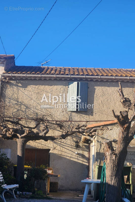 Maison à MOURIES