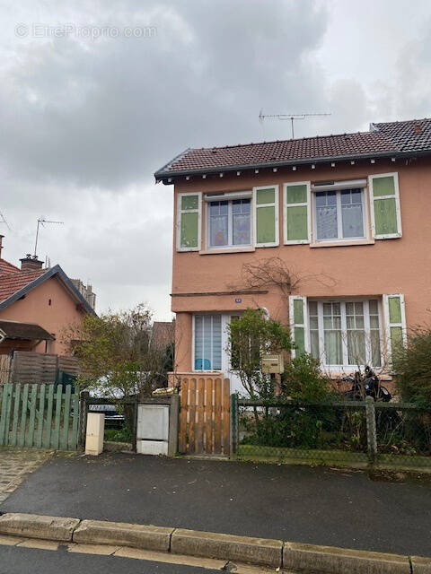 Maison à GENNEVILLIERS