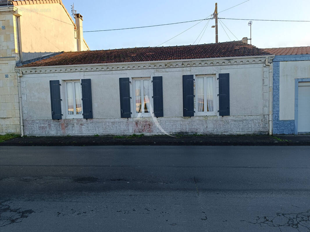 Maison à PORT-DES-BARQUES